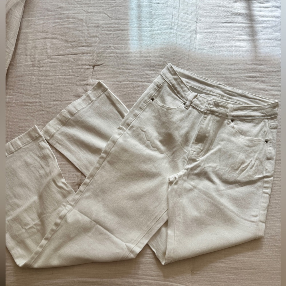 Women’s white straight leg jean
